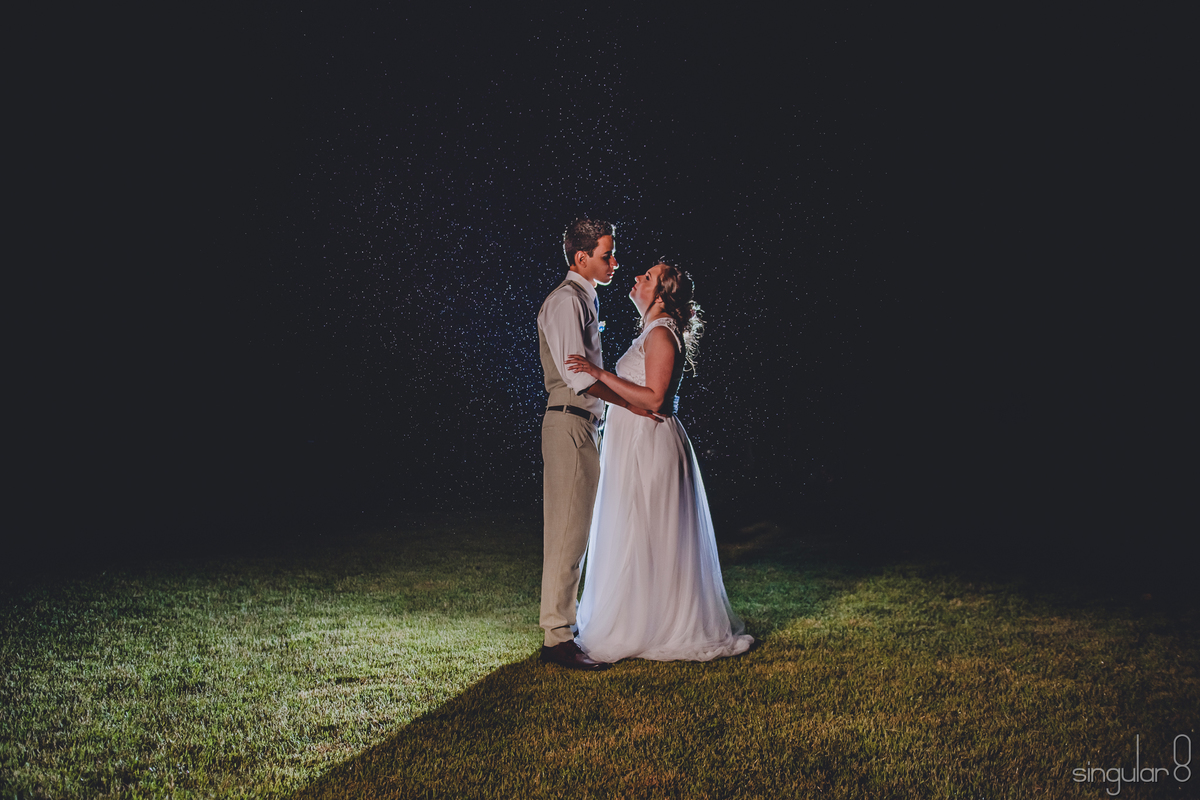 ensaio-fotográfico-de-casal-a-noite-criativo-diferente-singular-fotografia-são-paulo-ibiúna-sítio-quatro-irmãos