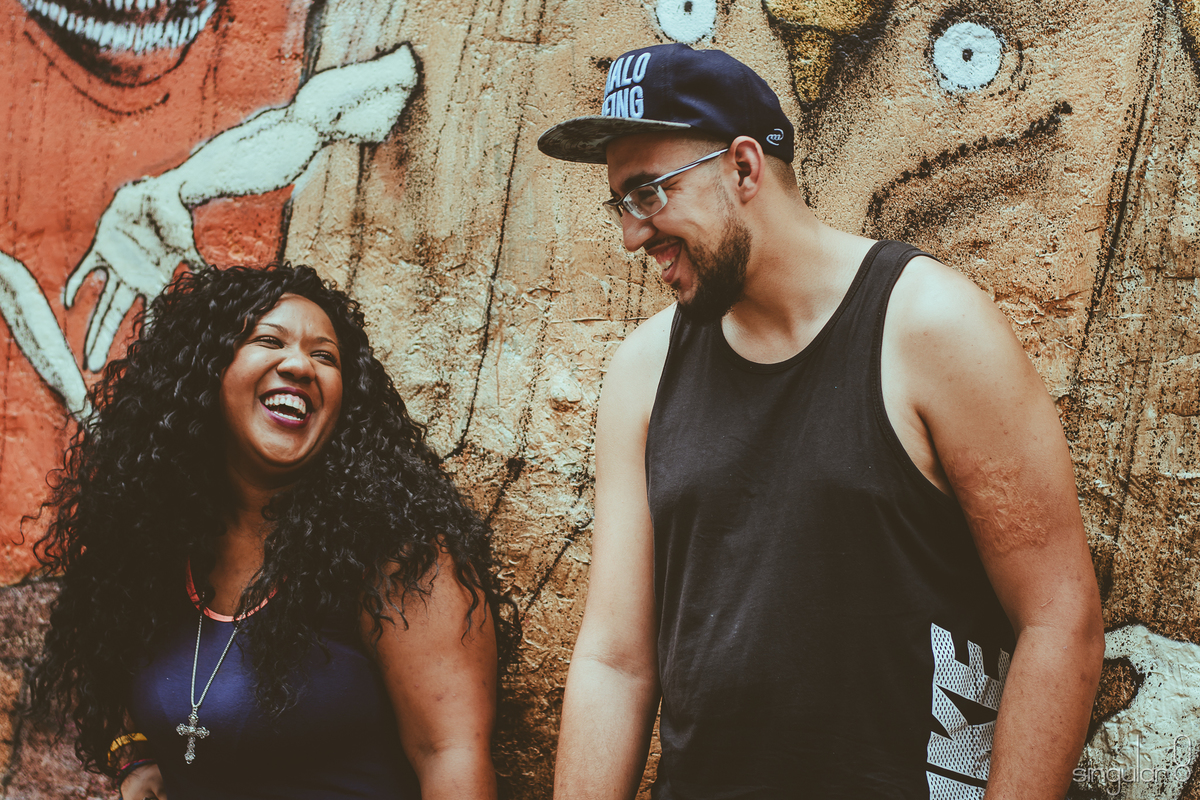 Pose de ensaio pré casamento criativo no Beco do Batman feito pela Singular8