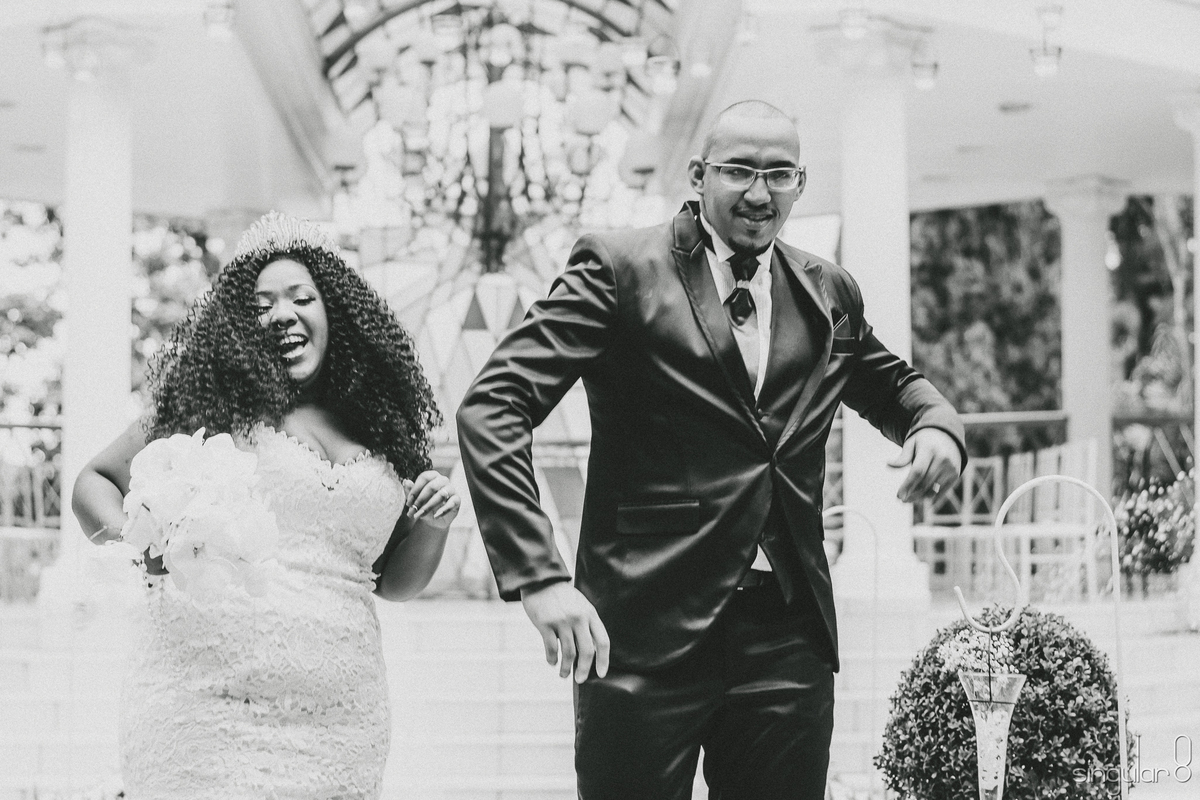 noivos dançando após cerimônia de casamento no recanto santa rita