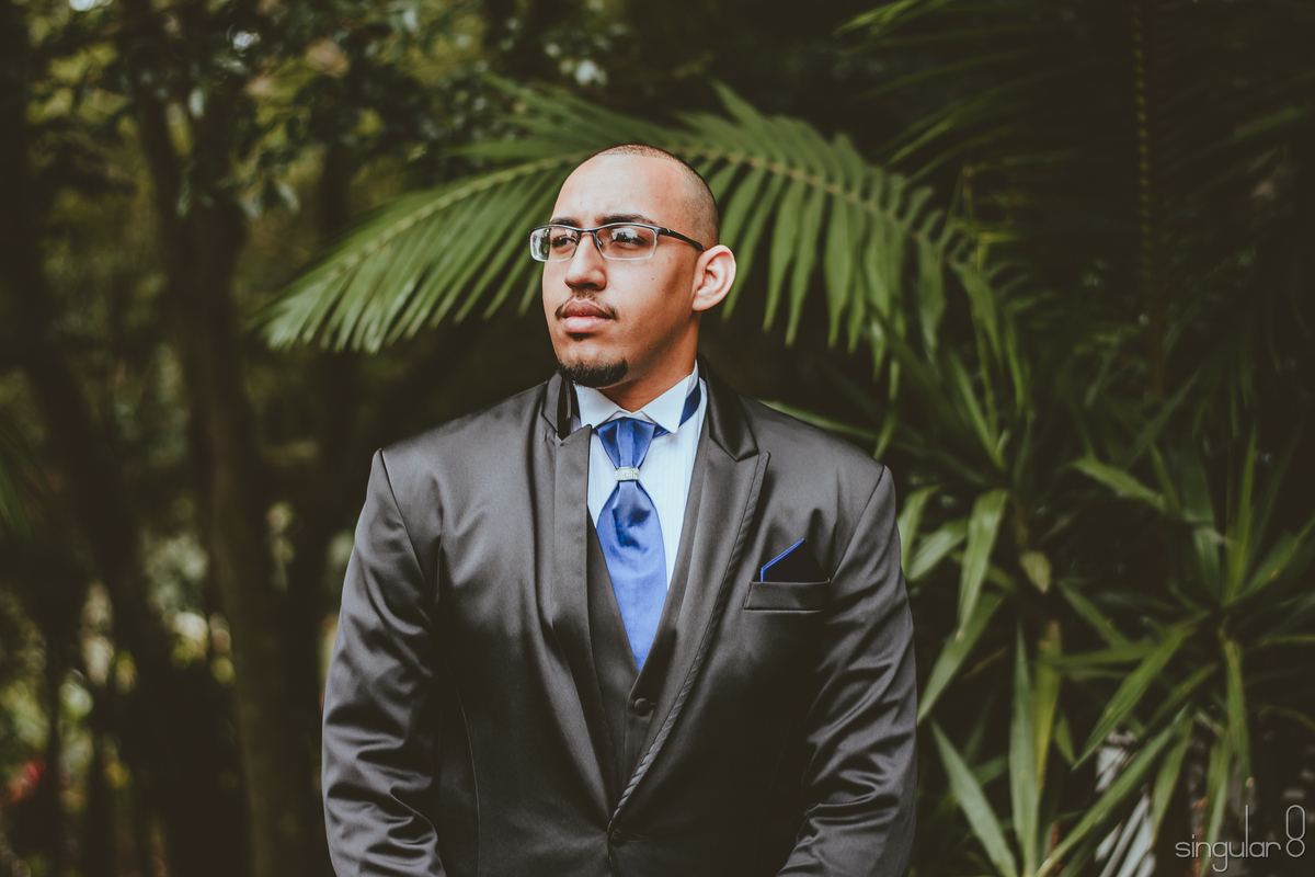 fotografia de noivo no making of em casamento no Recanto Santa Rita