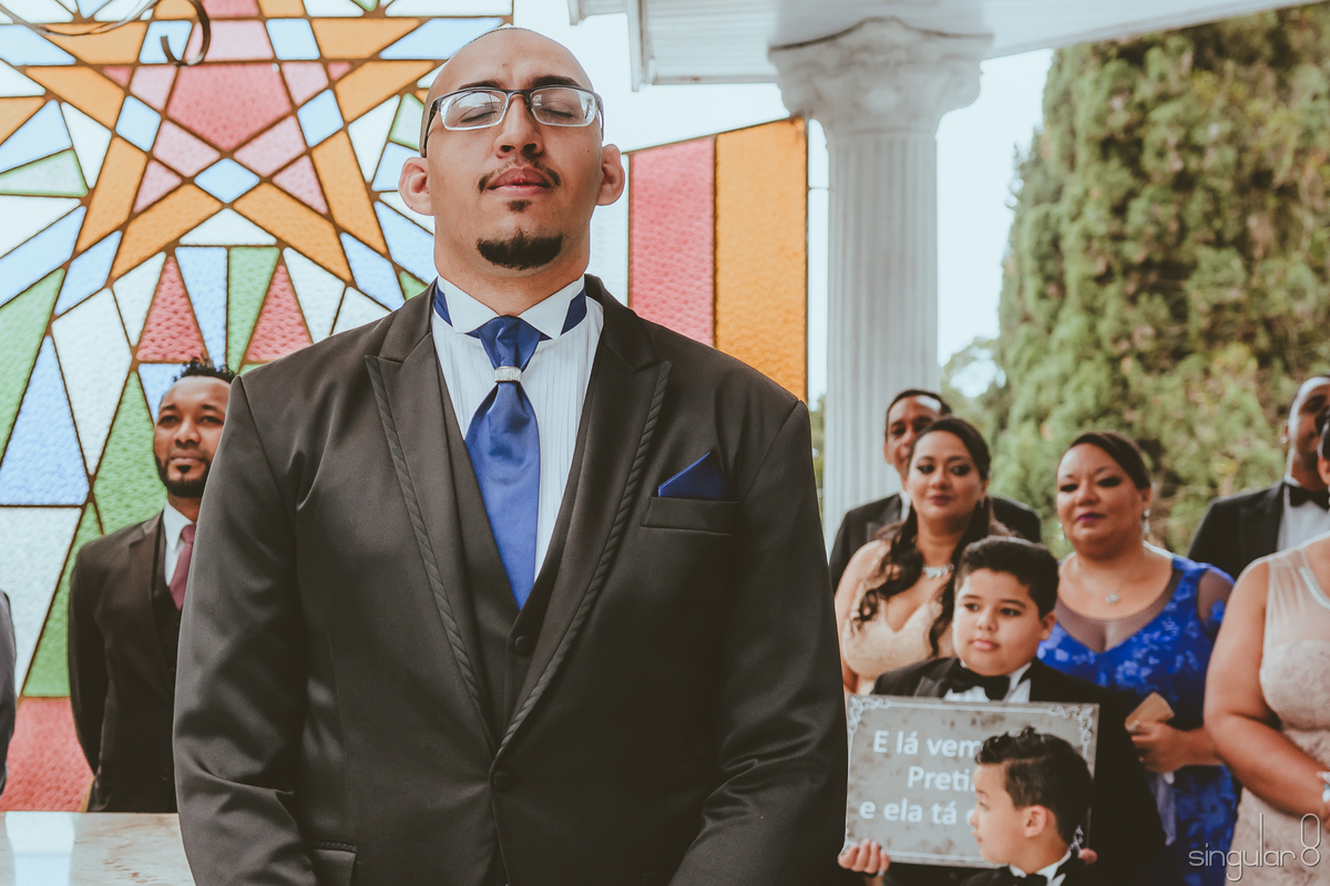 noivo nervoso na entrada da noiva em casamento de dia recanto santa rita