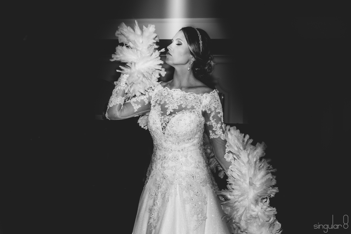 Noiva se divertindo na pista de dança no Buffet Finesse Pompeia