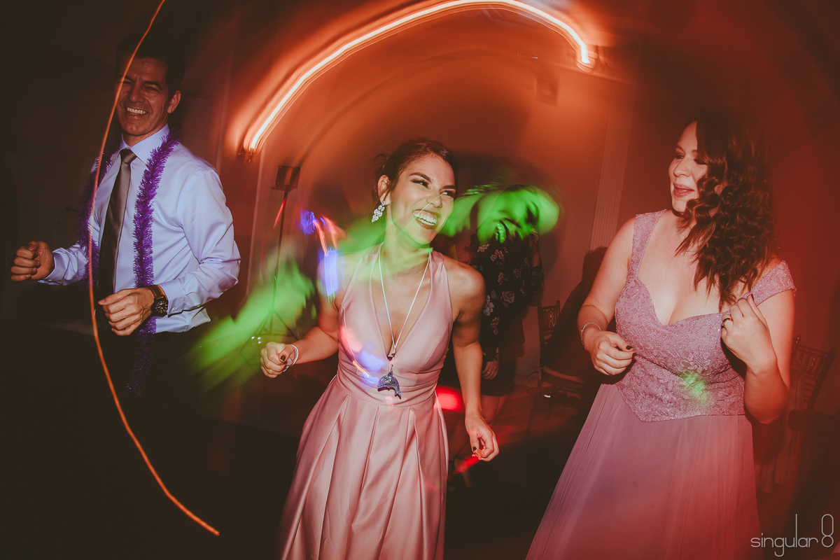 Madrinhas fazendo dança especial em festa de casamento no buffet Finesse