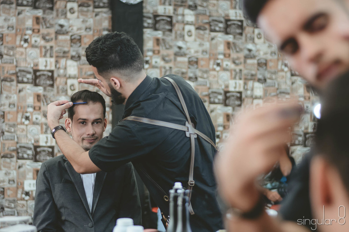 Fotografia do Making Of do Noivo na Barbearia Lele Flashpower