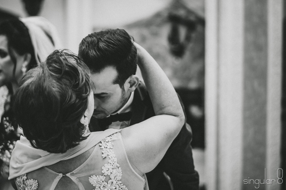 Foto dos cumprimentos dos padrinhos na Igreja Paróquia São João Batista