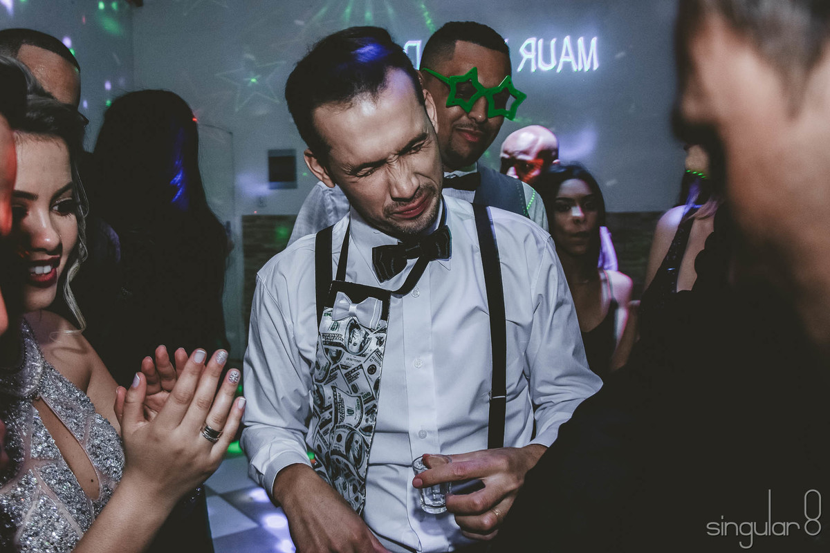Foto de noivo se divertindo na festa de casamento em Mauá São Paulo