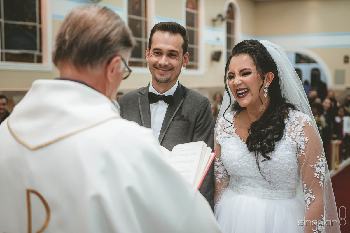 Foto de casamento em Mauá na Igreja Paróquia São João Batista