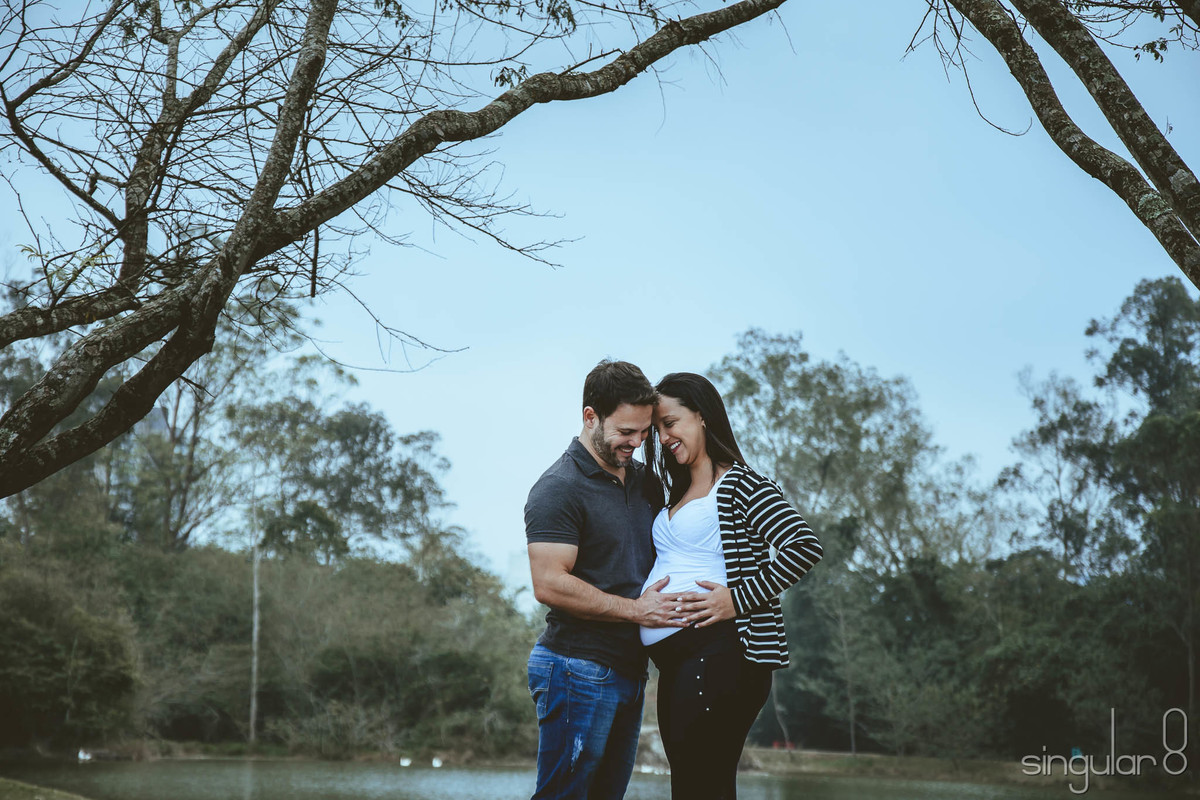 Fotografia criativa de casal no Parque Centenário Mogi das Cruzes