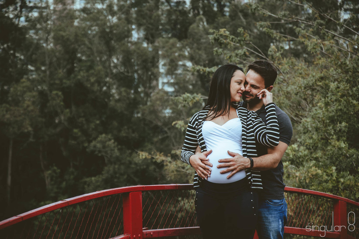 Ensaio de gestante na ponte do Parque Centenário de Mogi