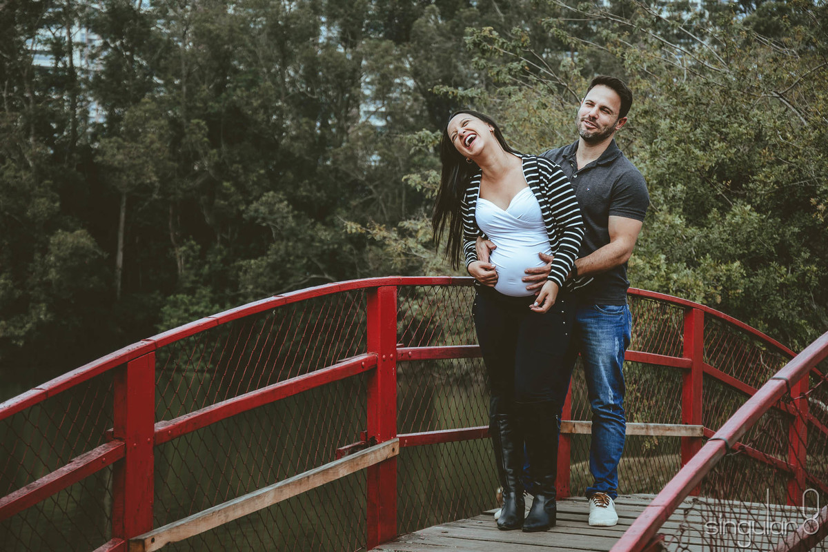 Fotografia espontânea de casal no Parque Centenário