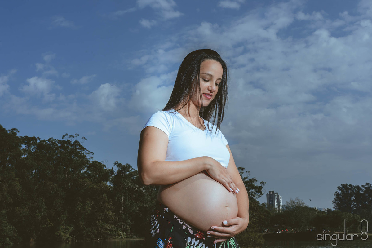 Gestante em fotografia do parque centenário de mogi das cruzes