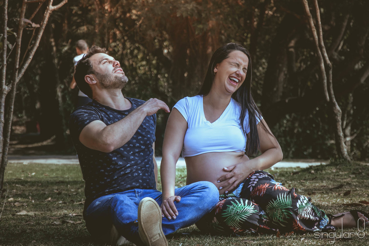 Fotografia espontânea de casal no parque centenário em Mogi das Cruzes
