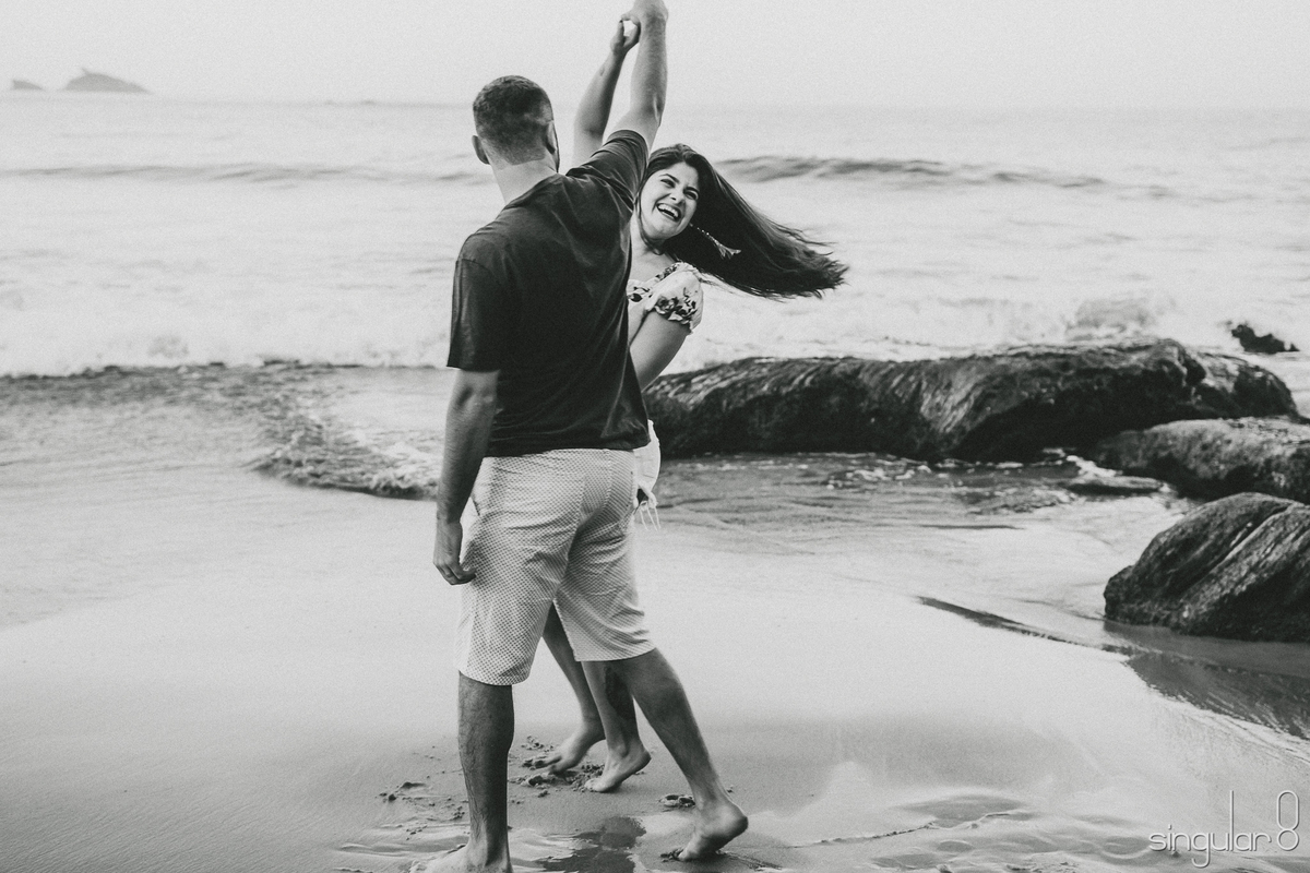 fotografia preto e branco de ensaio pré casamento