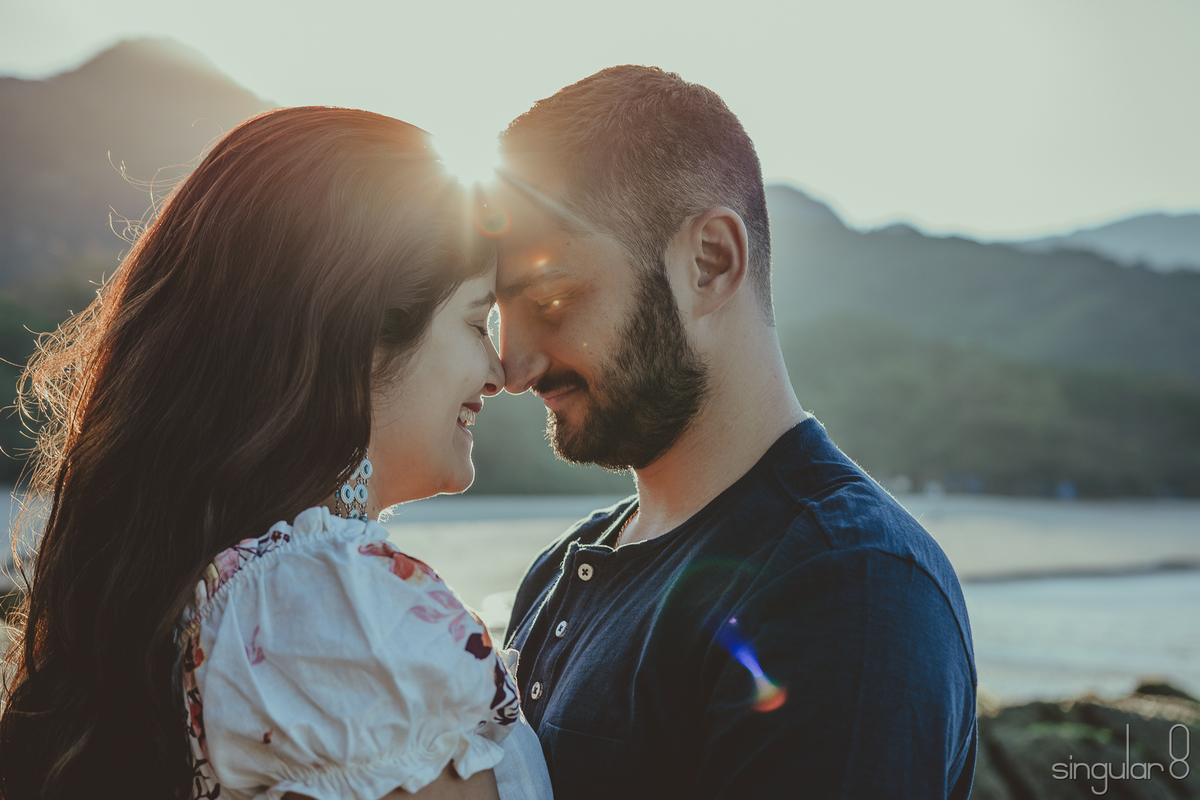 ensaio de casal com o sol nascendo