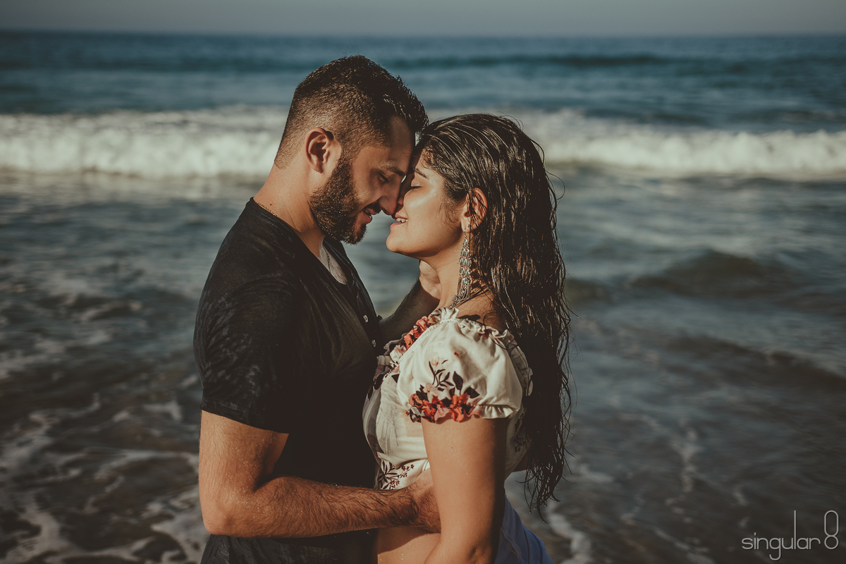 Ensaio pré casamento sensual na praia de Santiago São Sebastião