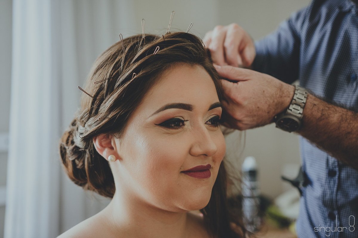 noiva de coque para casamento de dia em Mairiporã