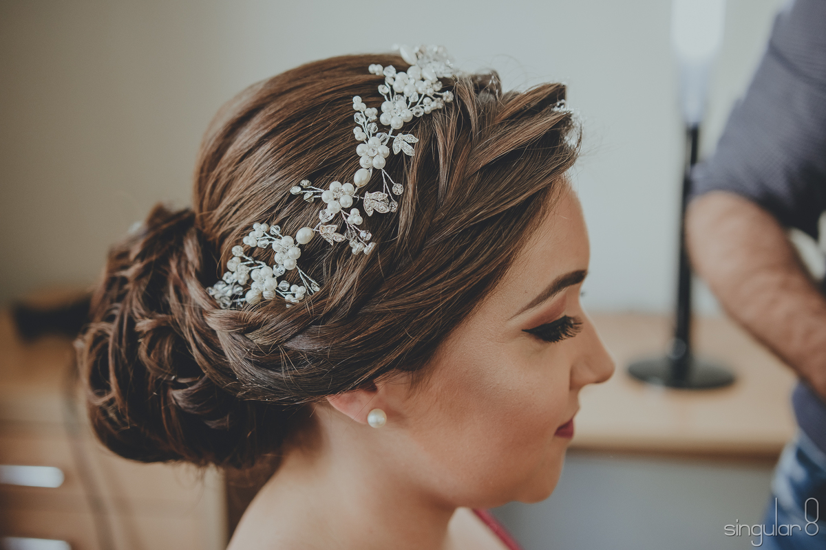 Coque da Noiva com tiara para casamento de dia em Mairiporã 