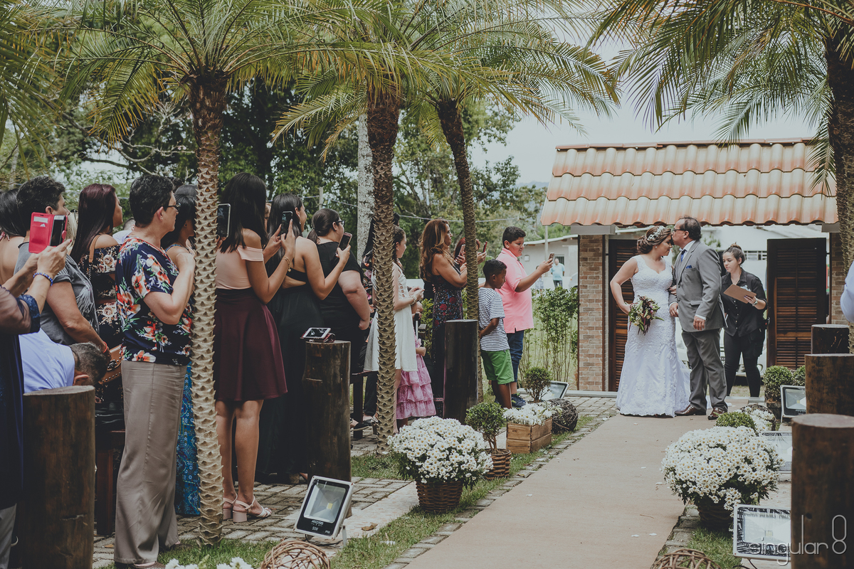 Noiva entrando ao som de Bob Marley