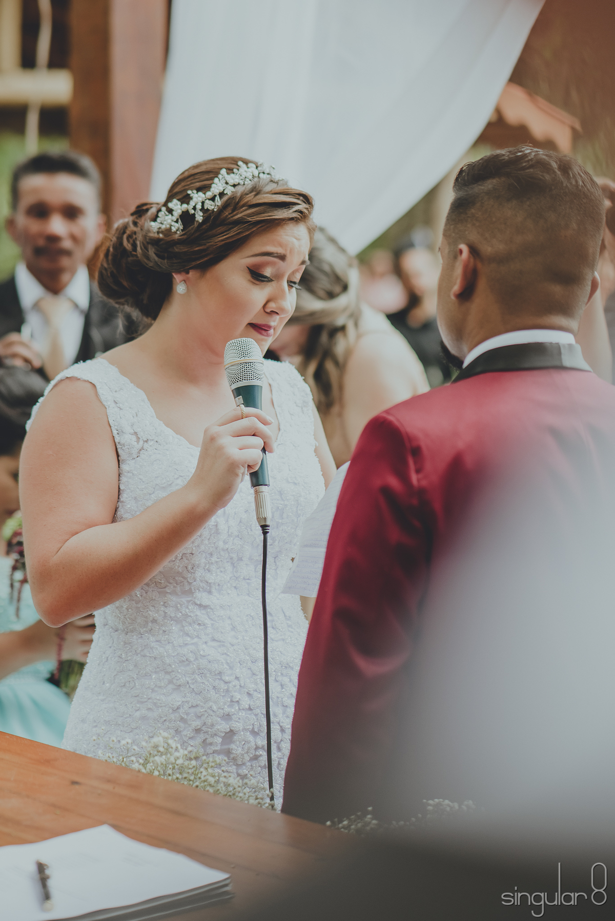 Noiva falando os votos em casamento duplo de dia em Mairiporã