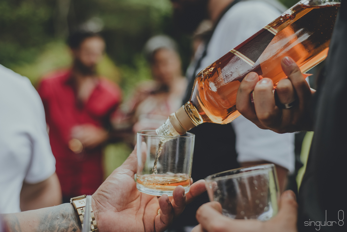 Casamento de dia em Mairiporã com whisky 