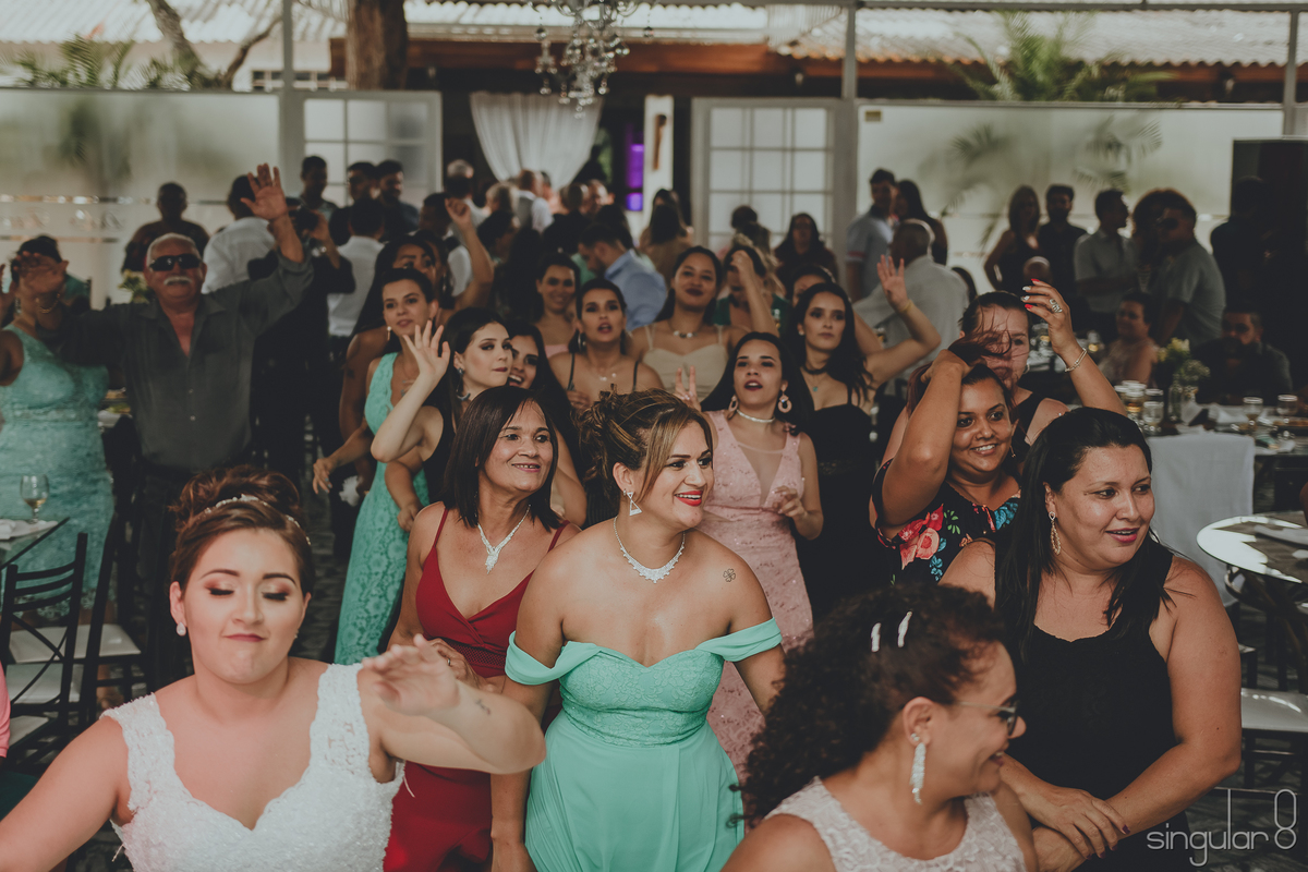 Pista de dança de casamento de dia super animada