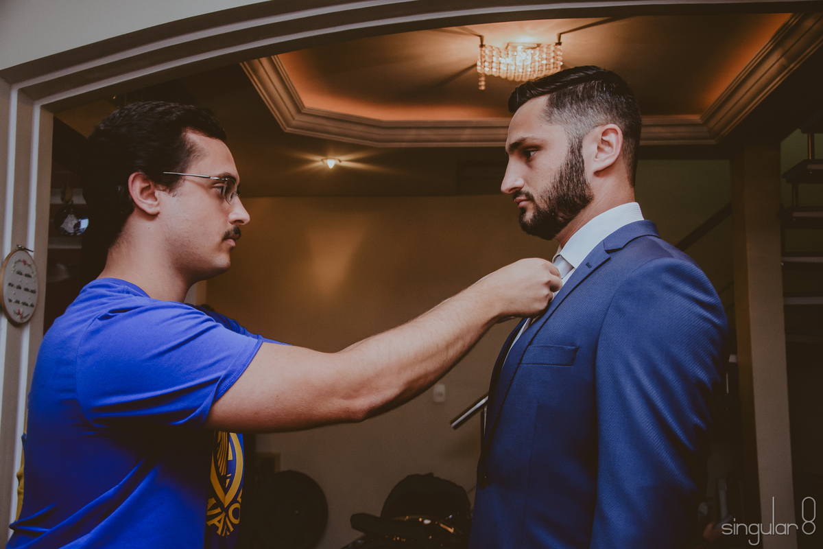 fotografia do irmão do noivo no making of na zona leste de são paulo