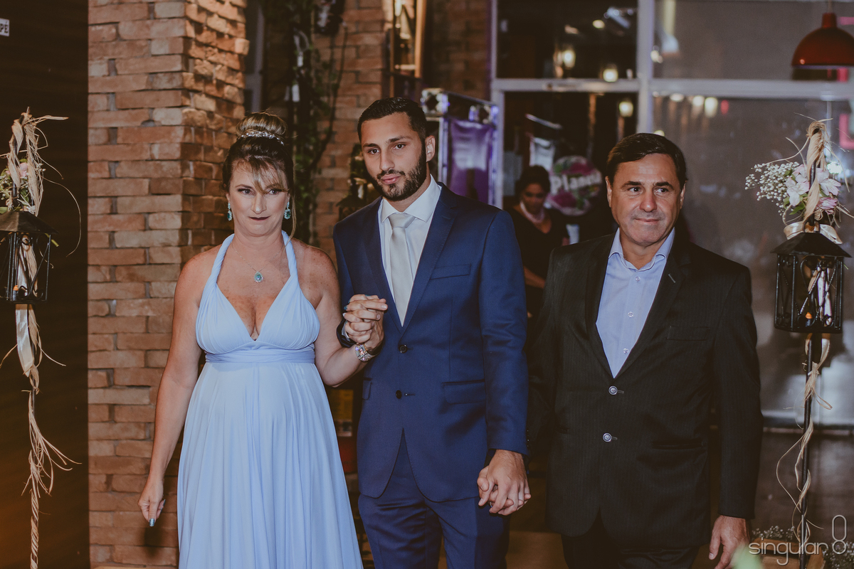 entrada do noivo na cerimônia de casamento no buffet infantil