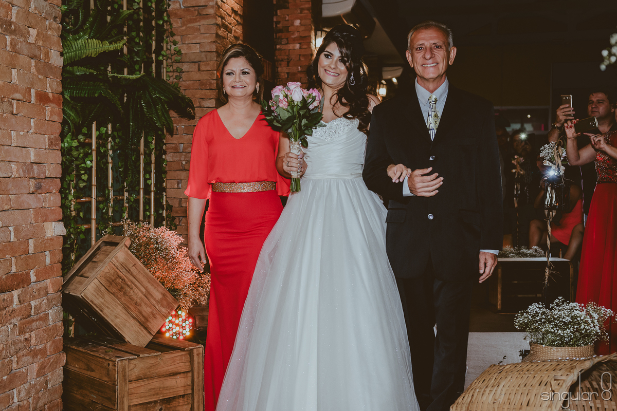 entrada da noia em casamento em buffet infantil tatuapé