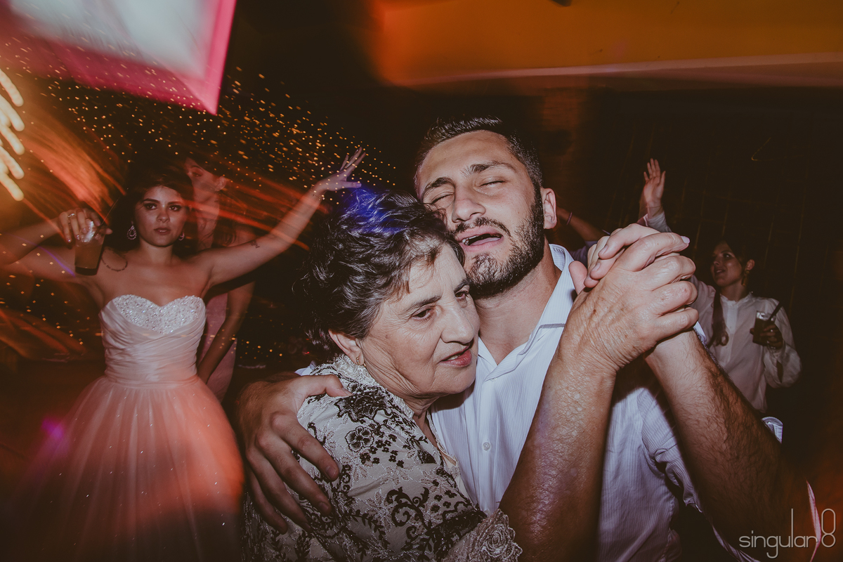noivo dançando com a avó em festa de casamento no tatuapé
