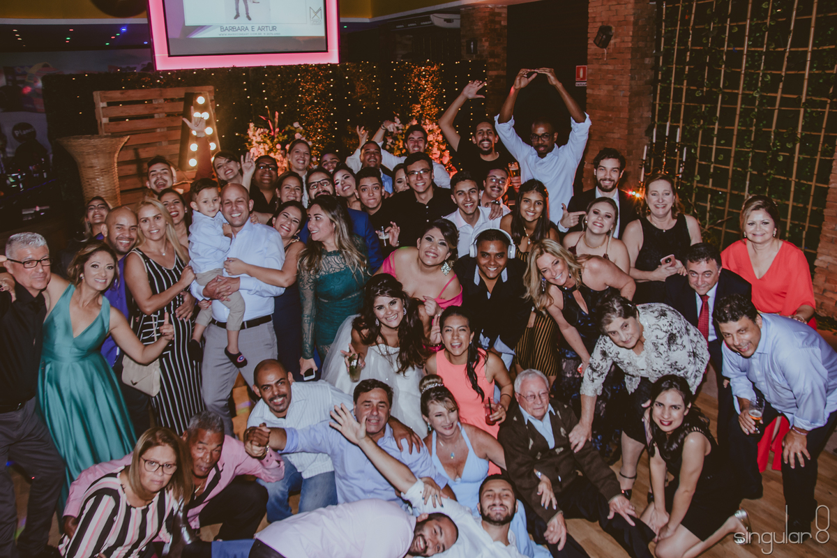 fotografia de todos os convidado de casamento no buffet planeta kids tatuape