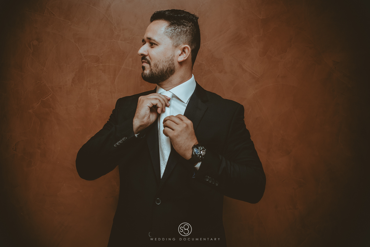 fotografia do noivo em making of na Mansão Arabesque Buffet Evento Perfeito