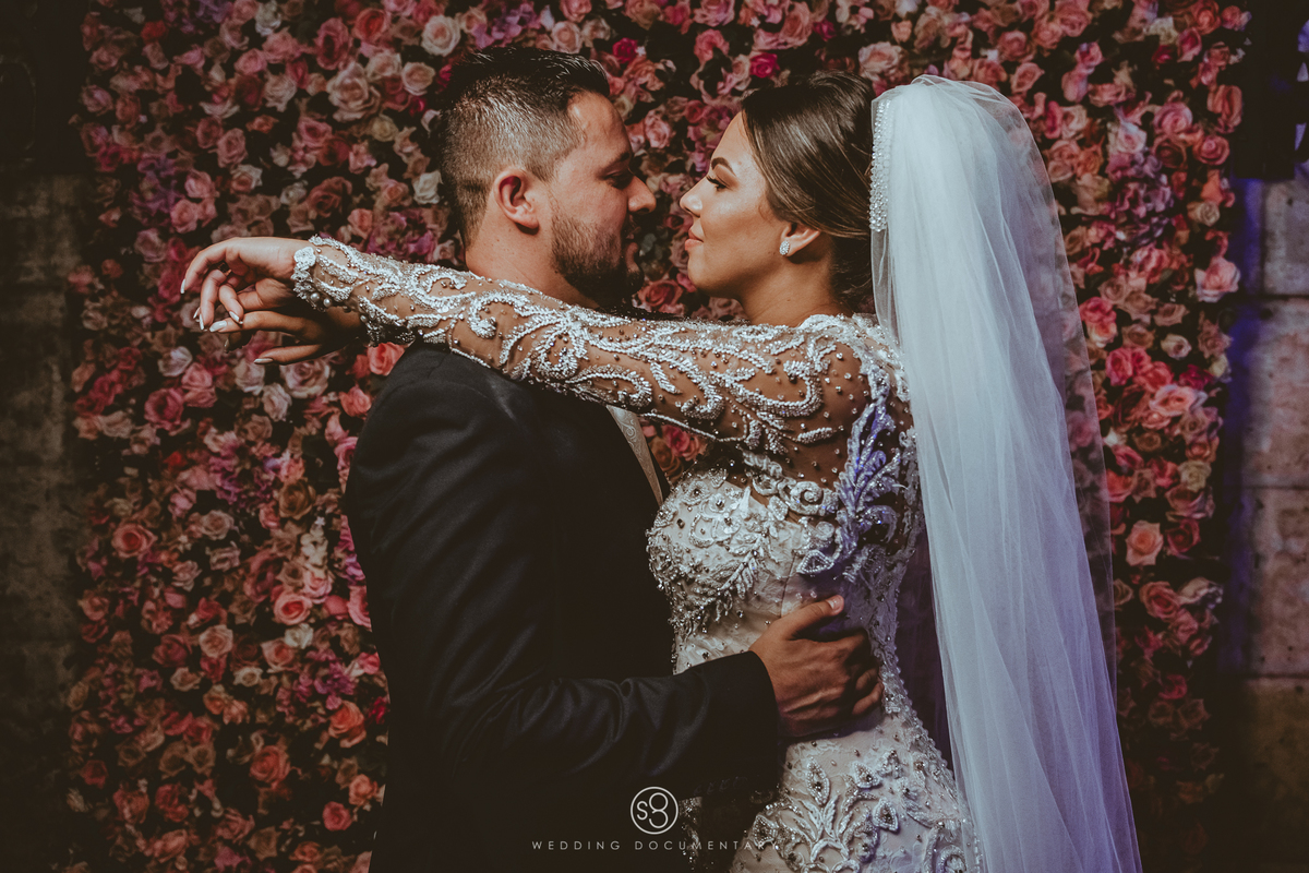 Fotografia de ensaio do casal após a cerimônia de casamento na Mansão Arabesque Buffet Evento Perfeito