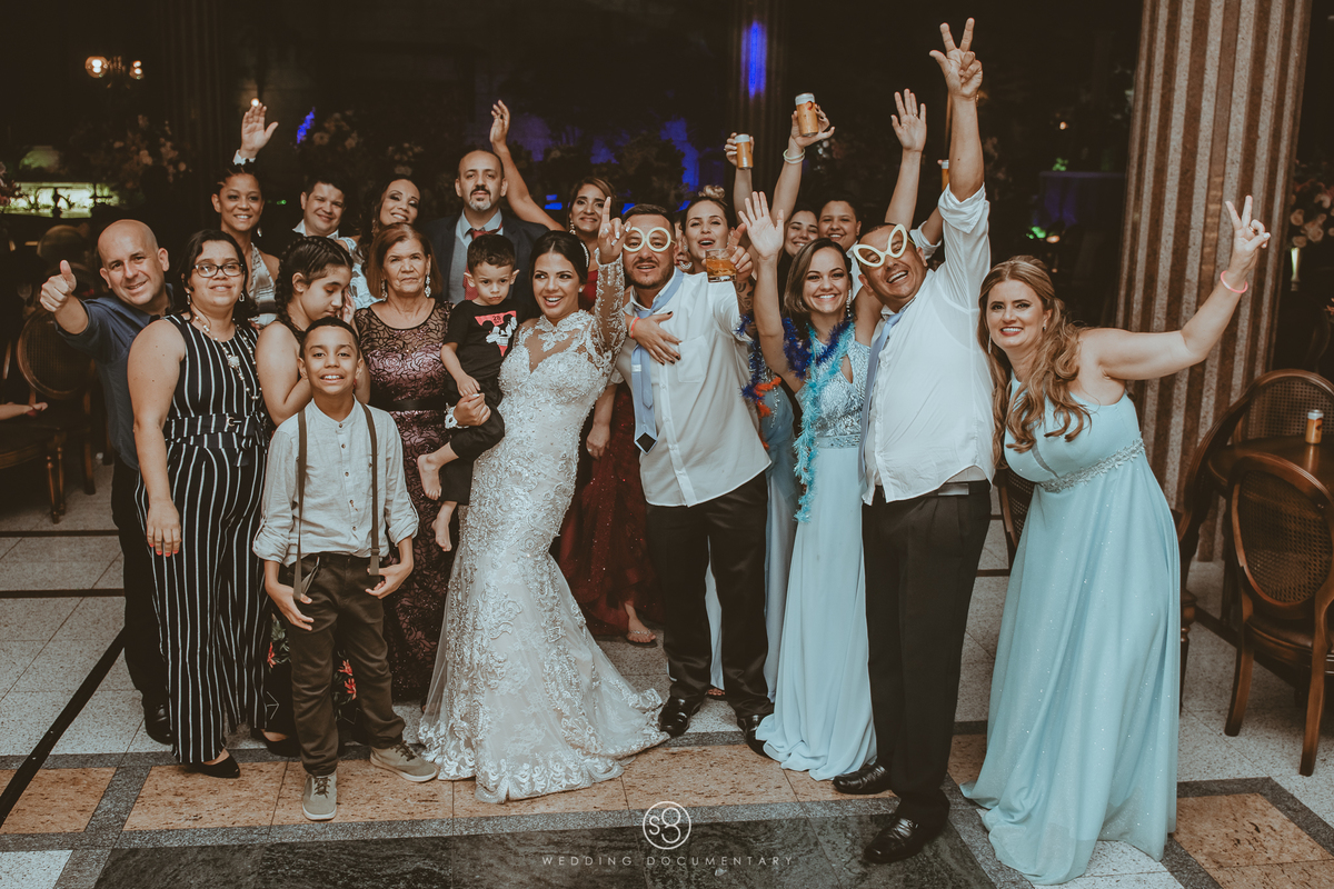 Fotografia com todos os convidados do casamento em Mansão Arabesque Buffet Evento Perfeito