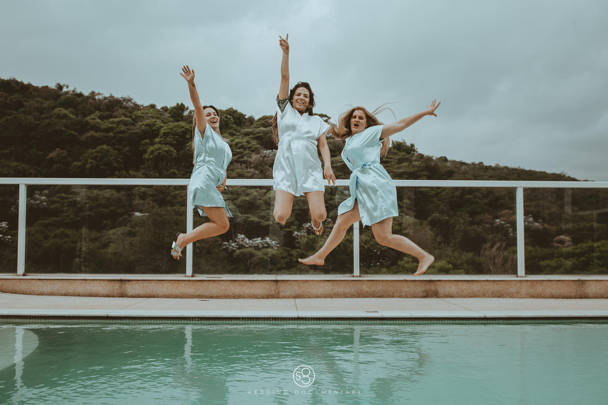 fotografia de making of com as madrinhas em casamento em Alphaville