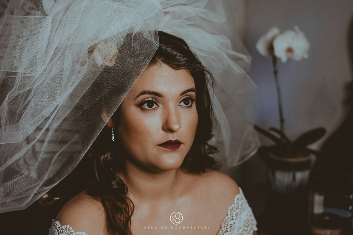 Fotografia da noiva no making of de casamento