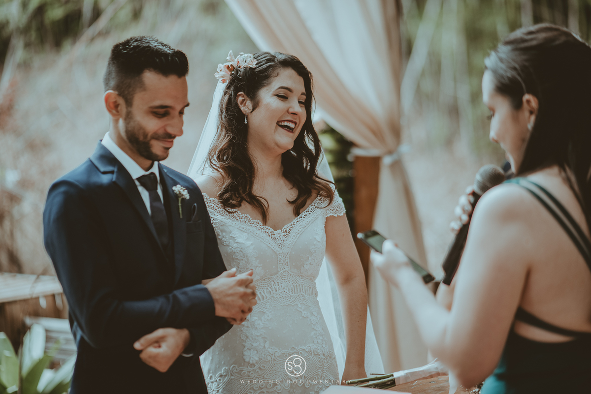 Fotografia de casal em casamento de dia em Mairiporã