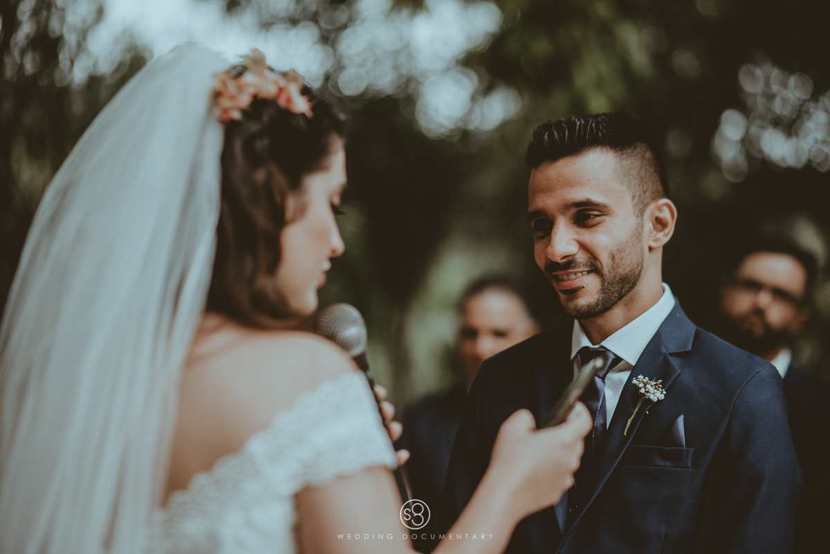 Fotografia de casal em cerimônia de dia no sítio Della Torre em Mairiporã
