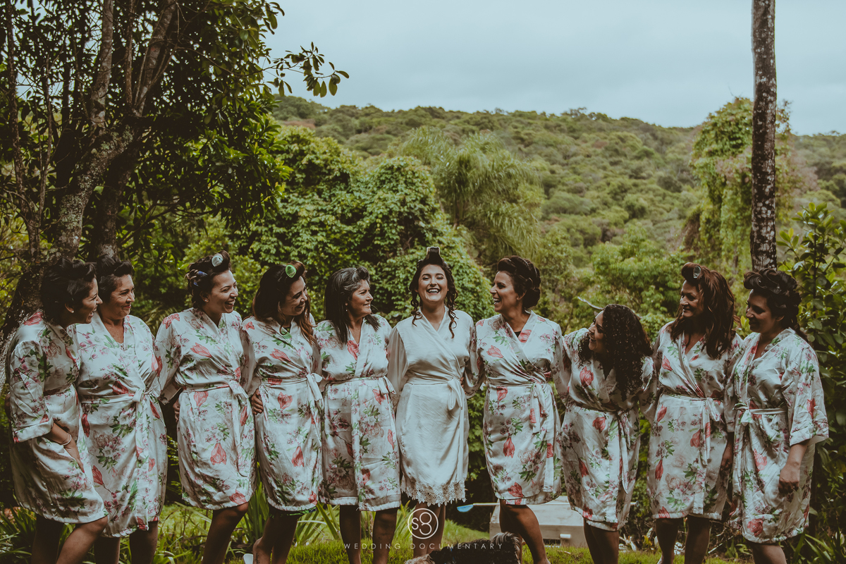 fotografia criativa de casamento com as madrinhas