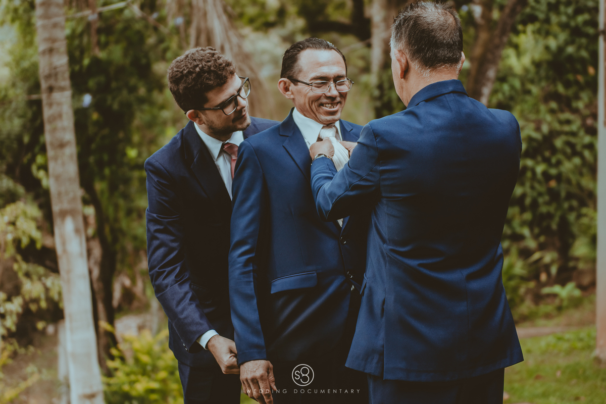 fotografia criativa de casamento com os padrinhos