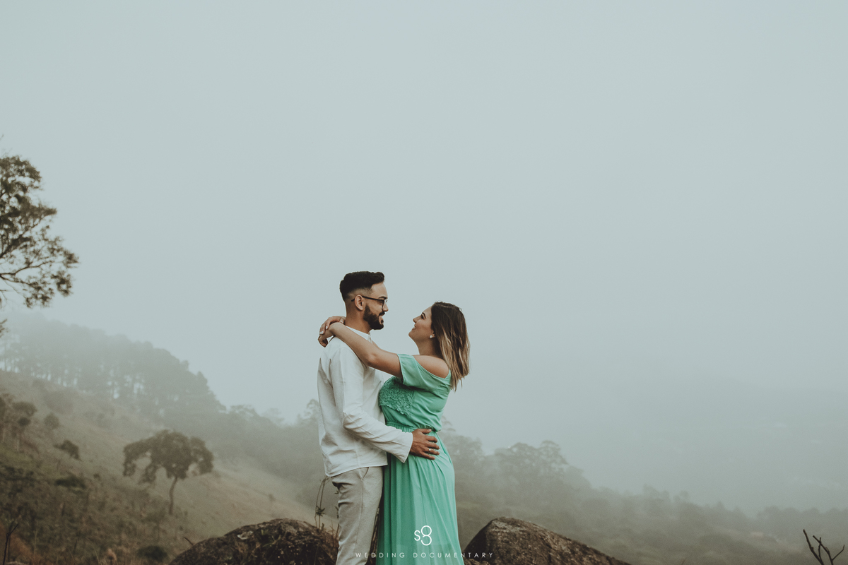 Fotografia de ensaio pré casamento no pico do olho d'agua em Mairiporã no amanhecer