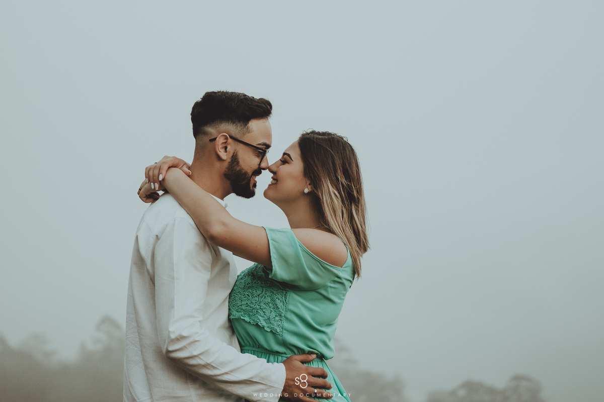 Fotografia criativa de ensaio pré casamento pico do olho d'agua em Mairiporã no amanhecer