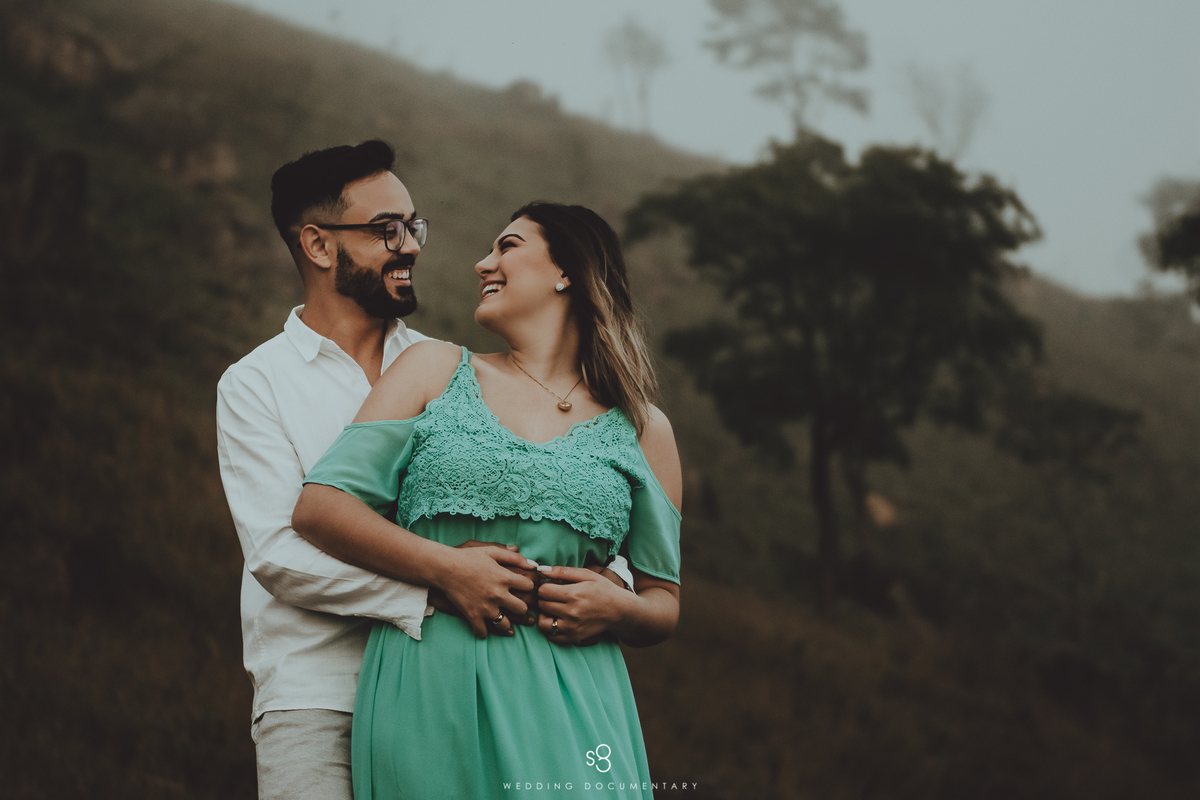 Fotografia criativa de ensaio pré casamento pico do olho d'agua em Mairiporã no amanhecer