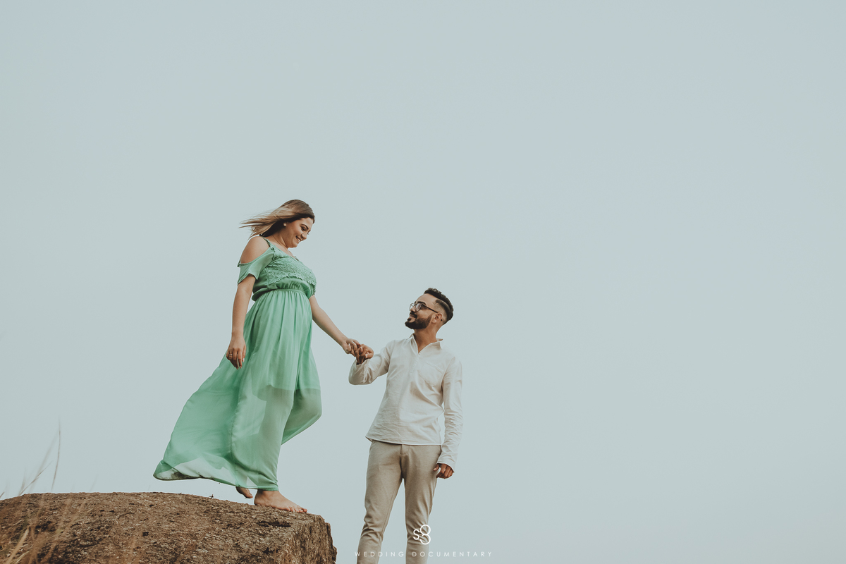 Fotografia de noiva com vestido verde em ensaio pré casamento no pico do olho d'agua em Mairiporã no amanhecer