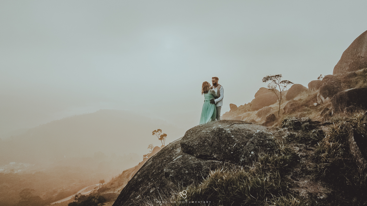 Fotografia criativa para ensaio pré wedding no pico do olho d'agua em Mairiporã no amanhecer
