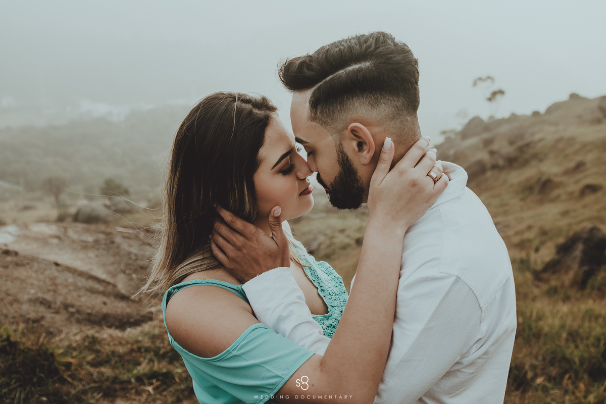 Fotografia linda e diferente para ensaio pré wedding no pico do olho d'agua em Mairiporã no amanhecer