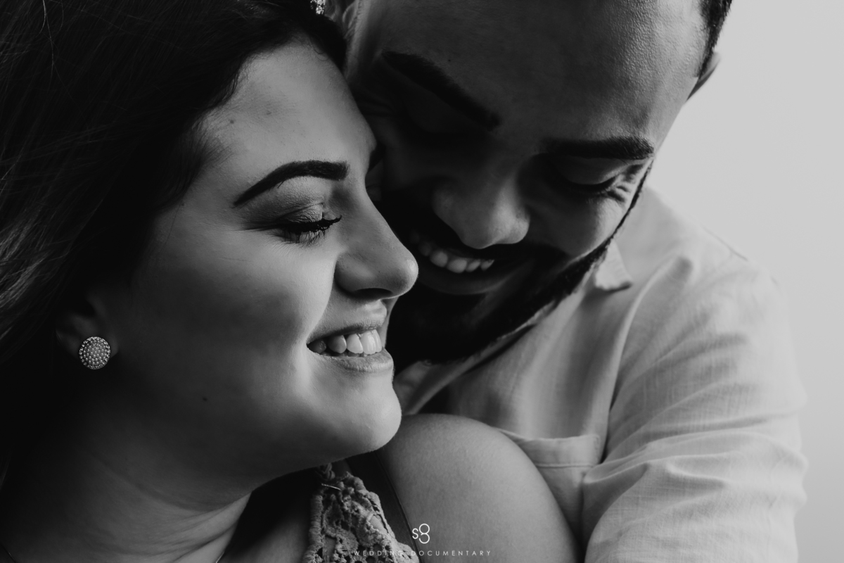Fotografia preto e branca de ensaio pré casamento no pico do olho d'agua em Mairiporã no amanhecer