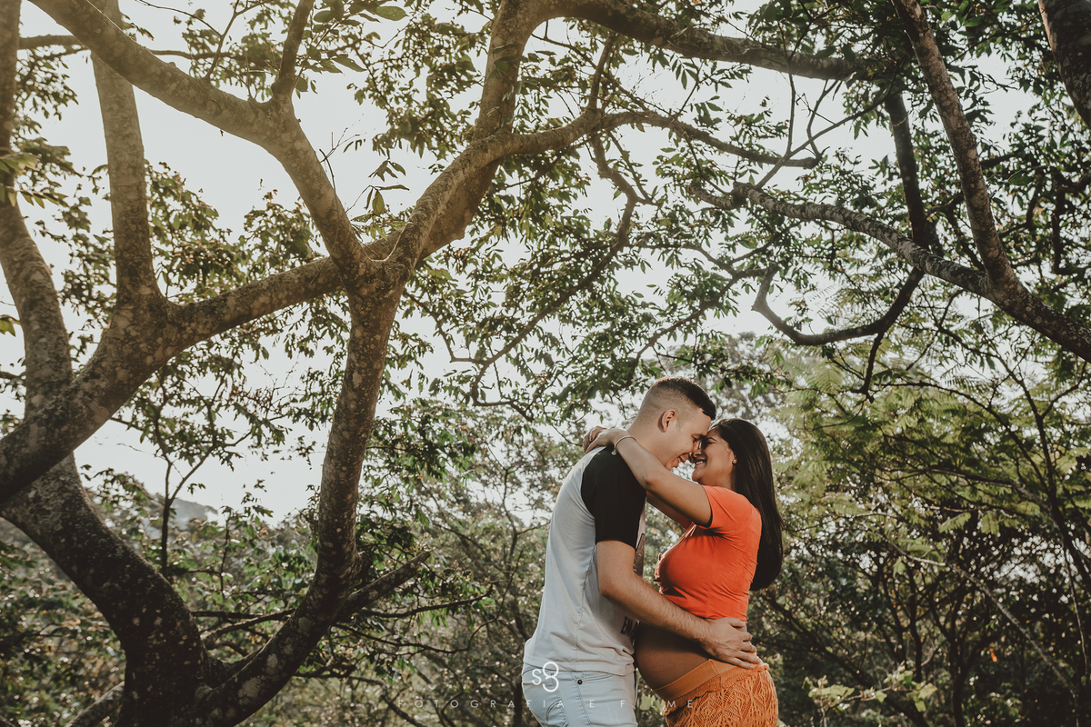 Fotografia de ensaio de gestante no parque do carmo