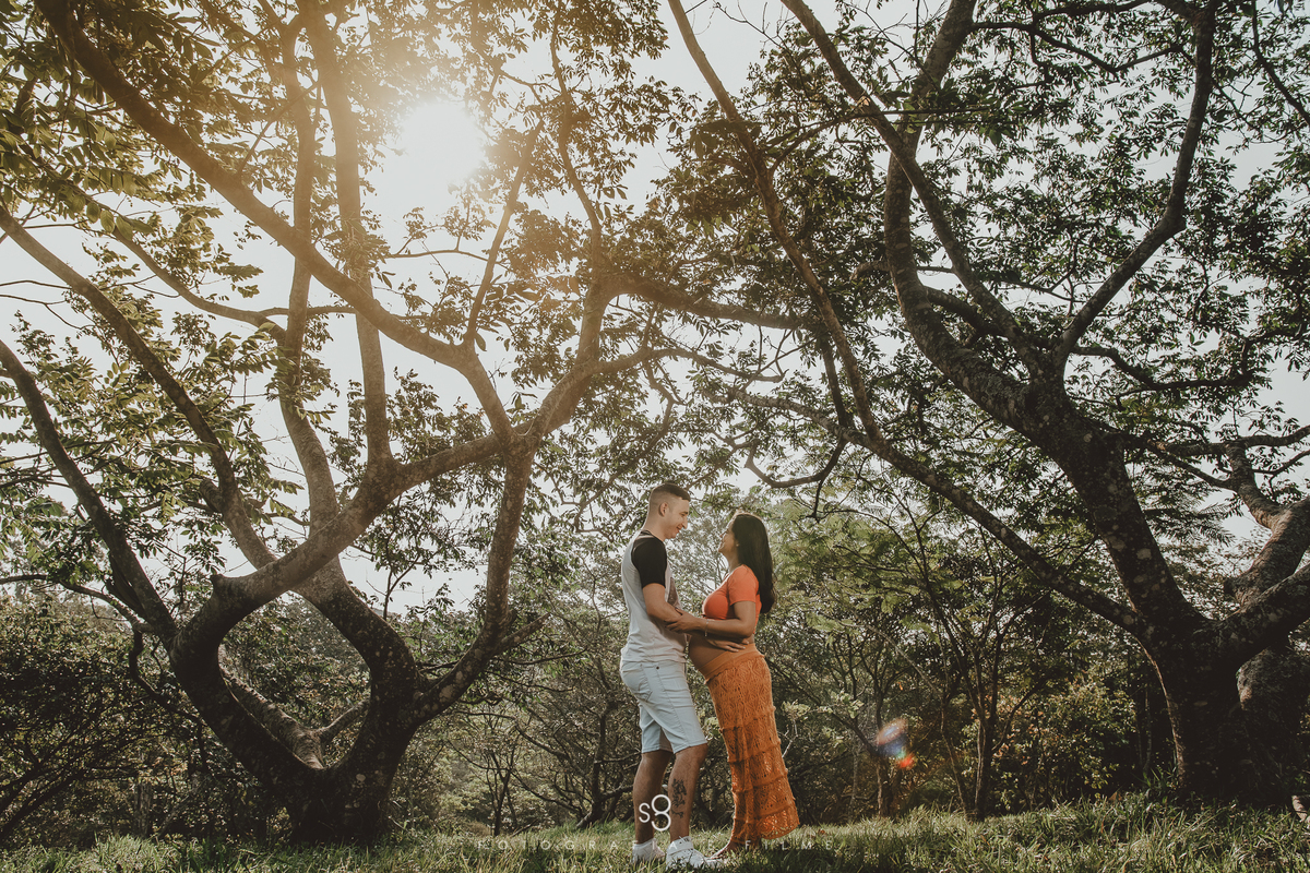 Ensaio de gestante diferente e criativo no Parque do Carmo em São Paulo
