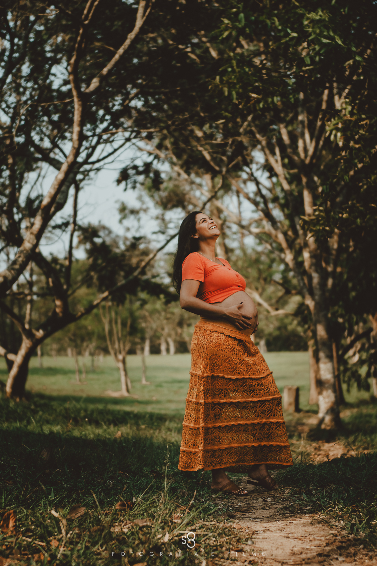 Ensaio de gestante com roupas normais no Parque do Carmo