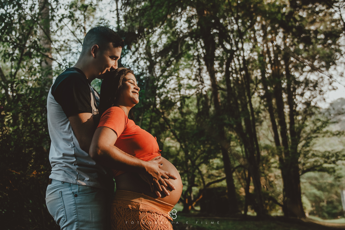 Fotografia criativa e com pose diferente para ensaio de gestante na zona leste 
